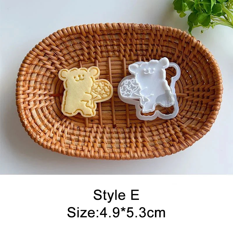 Bear-Shaped Fondant & Cookie Cutter – Fun Baking Tool for Kids, Perfect for Cake Decorating & Sugarcraft.