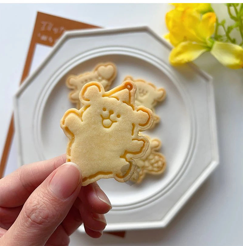 Bear-Shaped Fondant & Cookie Cutter – Fun Baking Tool for Kids, Perfect for Cake Decorating & Sugarcraft.