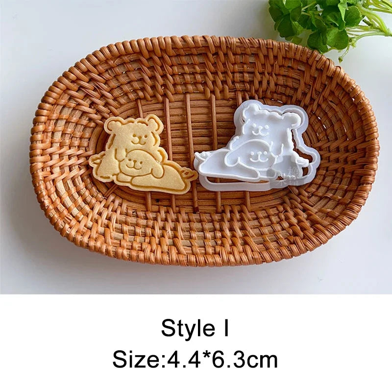 Bear-Shaped Fondant & Cookie Cutter – Fun Baking Tool for Kids, Perfect for Cake Decorating & Sugarcraft.