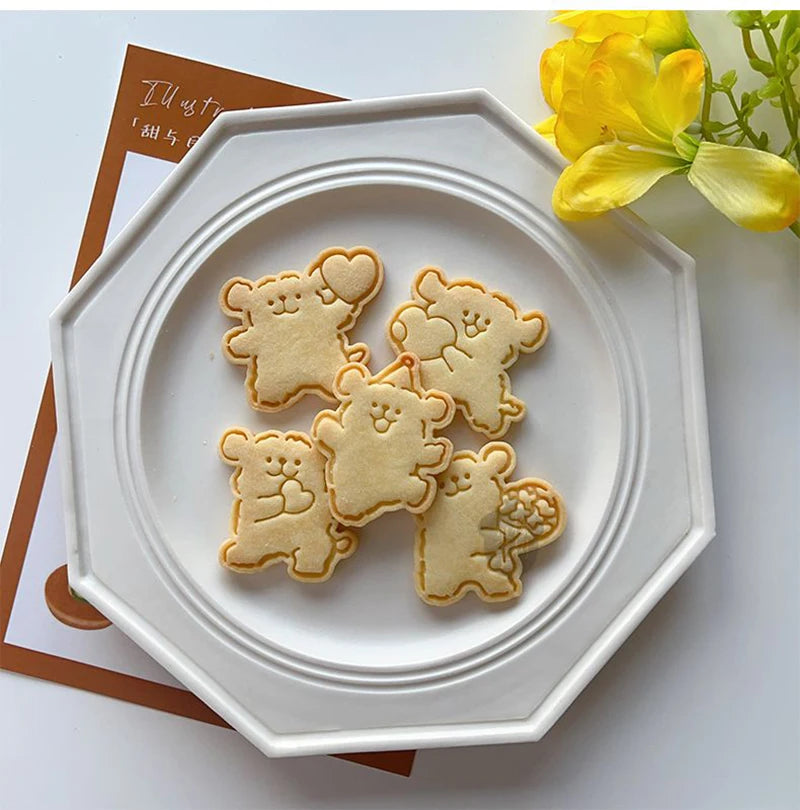 Bear-Shaped Fondant & Cookie Cutter – Fun Baking Tool for Kids, Perfect for Cake Decorating & Sugarcraft.