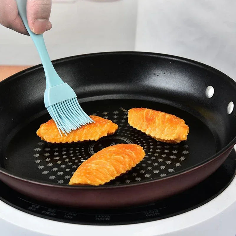 Heat-Resistant Silicone Basting Brush – Perfect for BBQ, Baking, Butter, and Marinades, Easy to Clean Kitchen Tool.