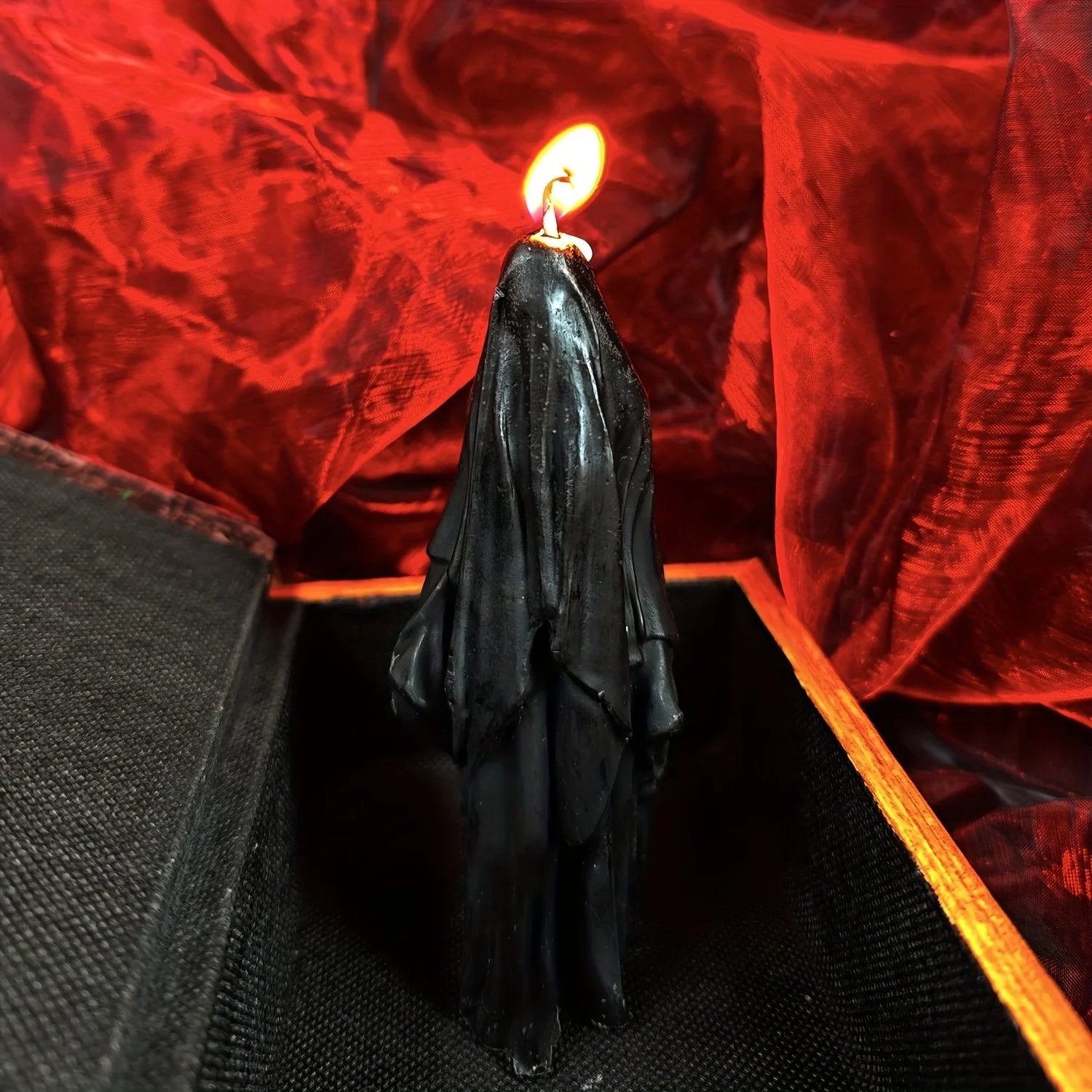 2Pcs Masked Faceless Ghost Candles – Spooky Halloween Decor for Parties, Home, and Gothic Indoor Decoration.