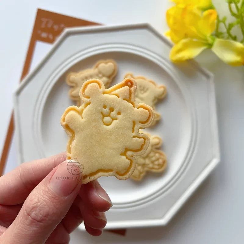 Bear-Shaped Fondant & Cookie Cutter – Fun Baking Tool for Kids, Perfect for Cake Decorating & Sugarcraft.