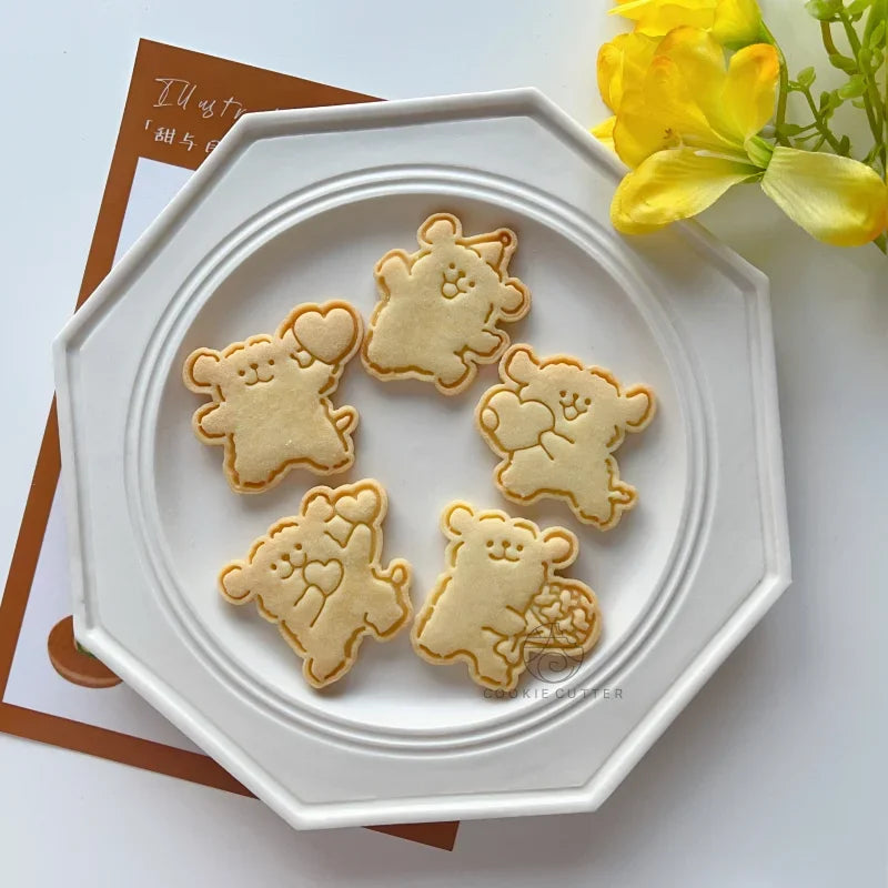 Bear-Shaped Fondant & Cookie Cutter – Fun Baking Tool for Kids, Perfect for Cake Decorating & Sugarcraft.